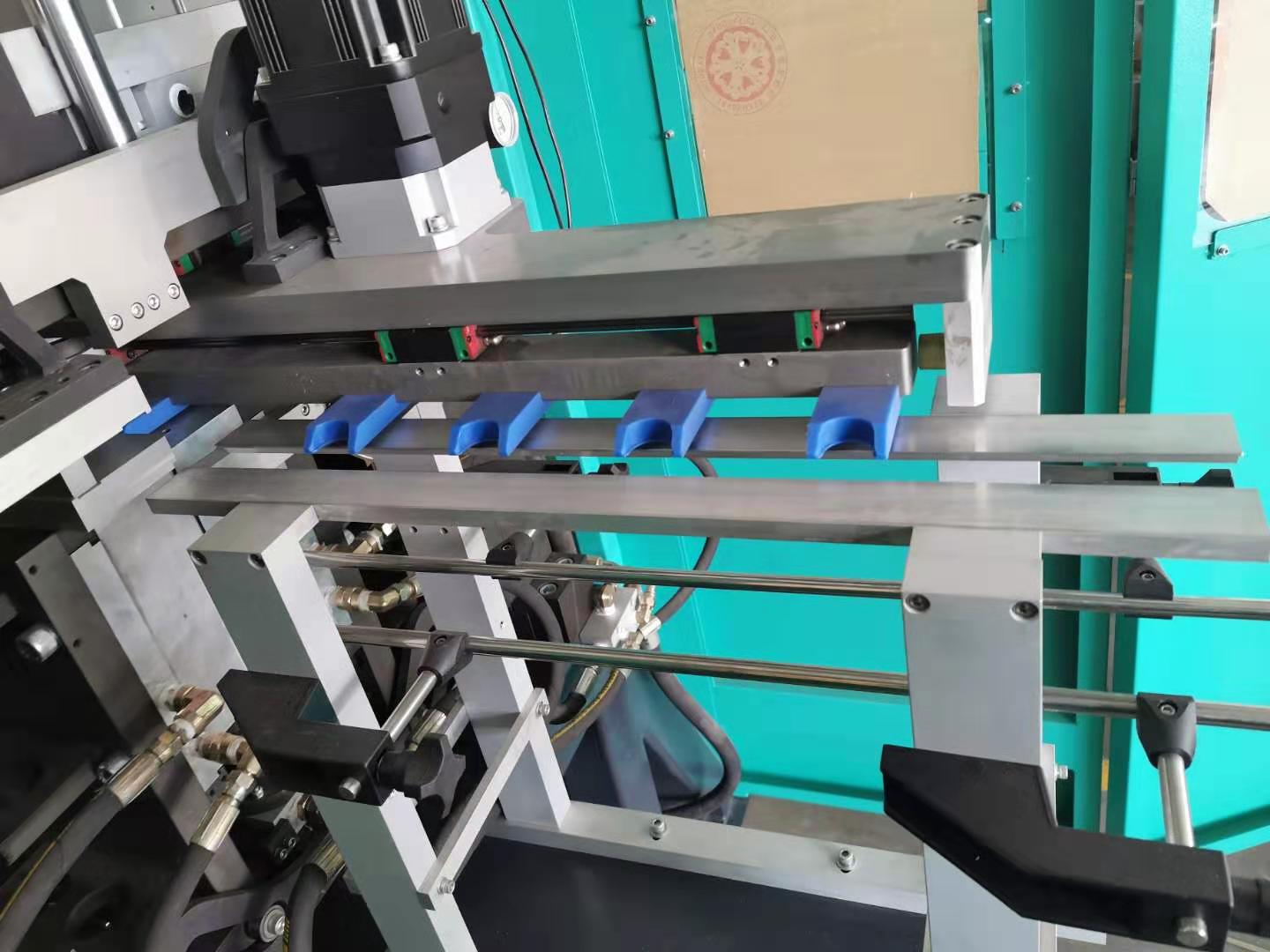 LS6 PITCH CHANGE LINEAR STRETCH BLOW MOLDER